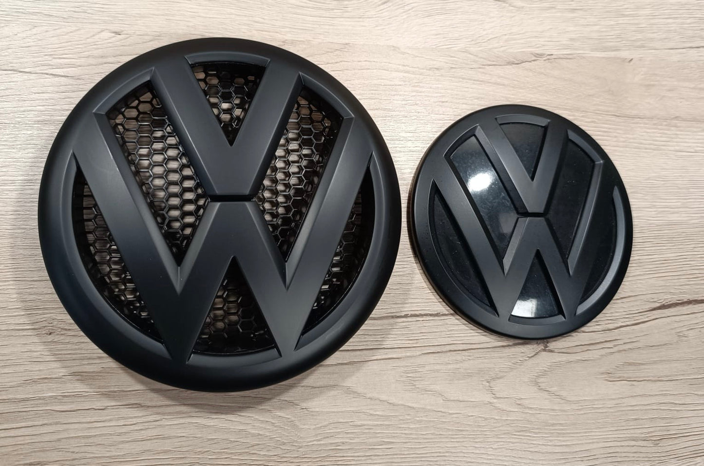 VW T5 Facelift Emblem-Set Schwarz matt