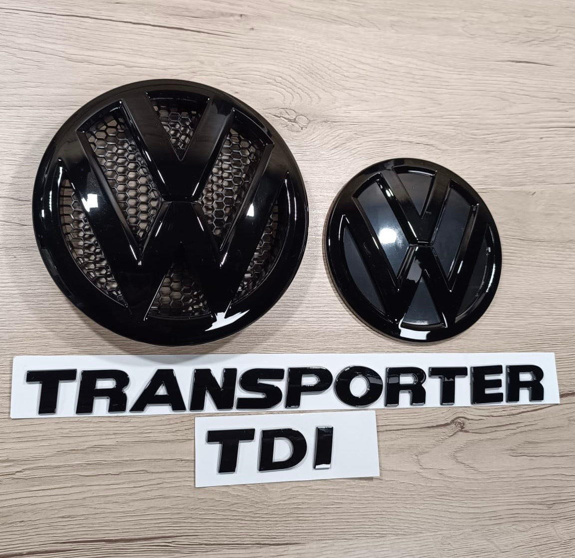 VW T5 Facelift Transporter TDI Emblemset Schwarz glänzend