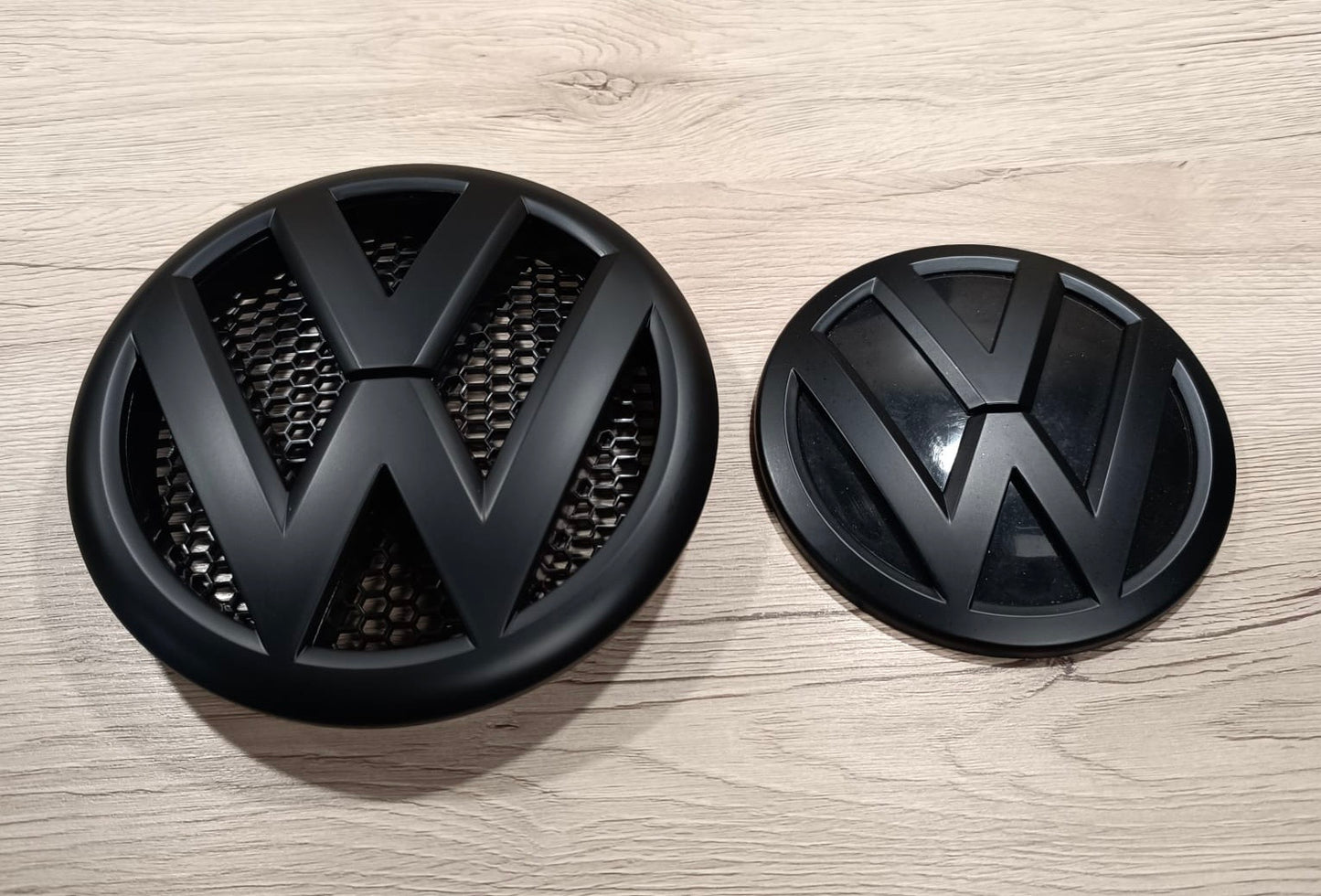 VW T5 Facelift Emblem-Set Schwarz matt