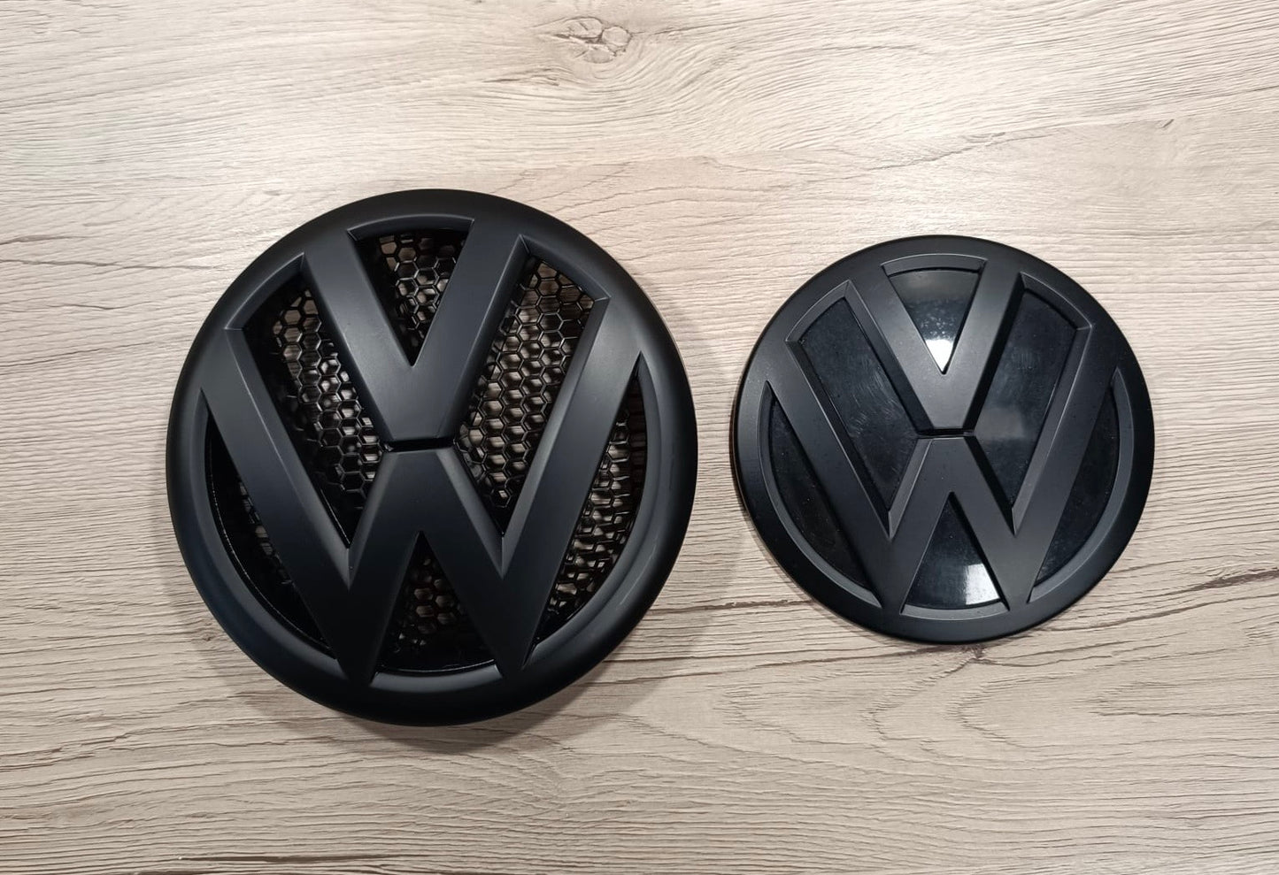 VW T5 Facelift Emblem-Set Schwarz matt