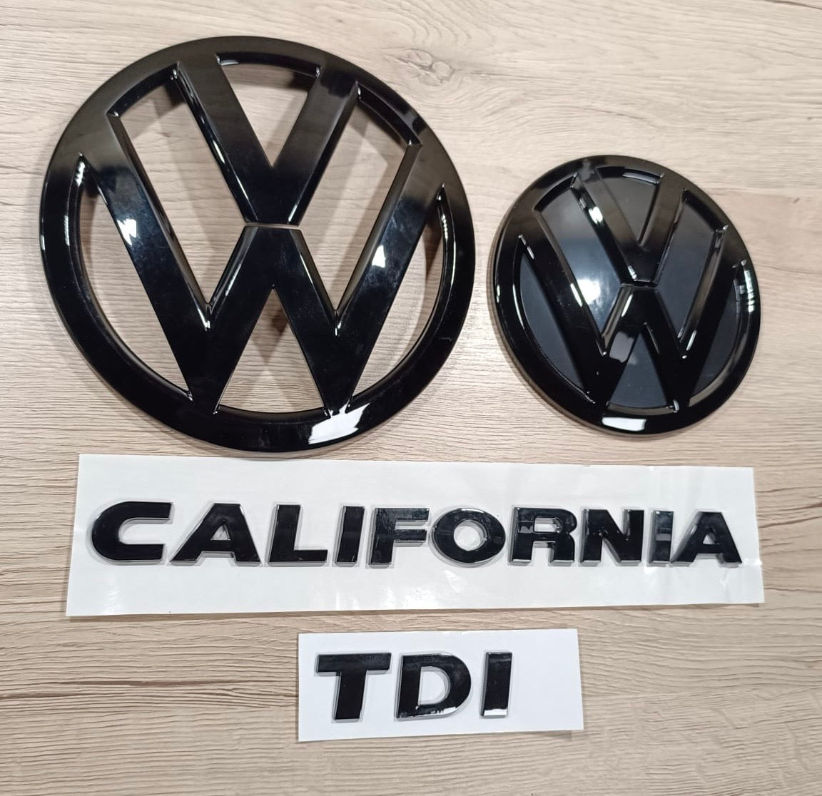 VW T6.1 California TDI Emblemset schwarz glänzend