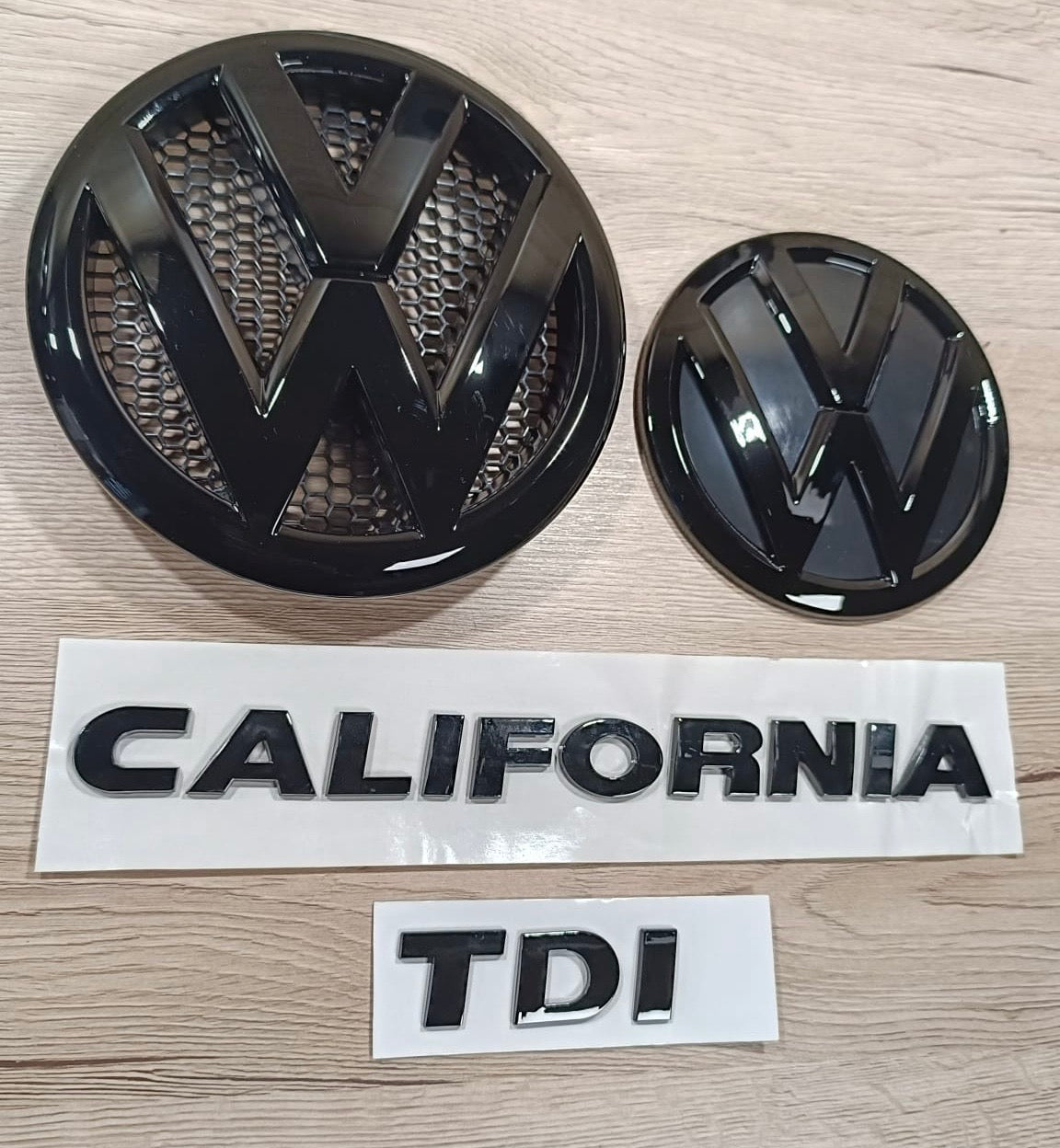 VW T5 Facelift California TDI Emblemset Schwarz glänzend