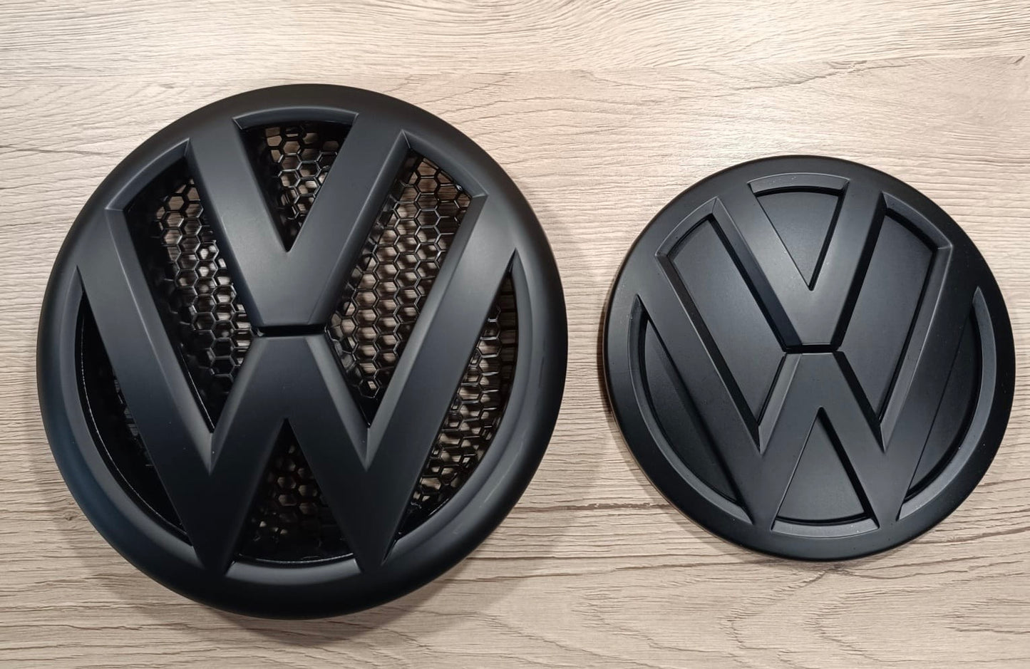 VW T5 Facelift Emblem-Set Schwarz matt