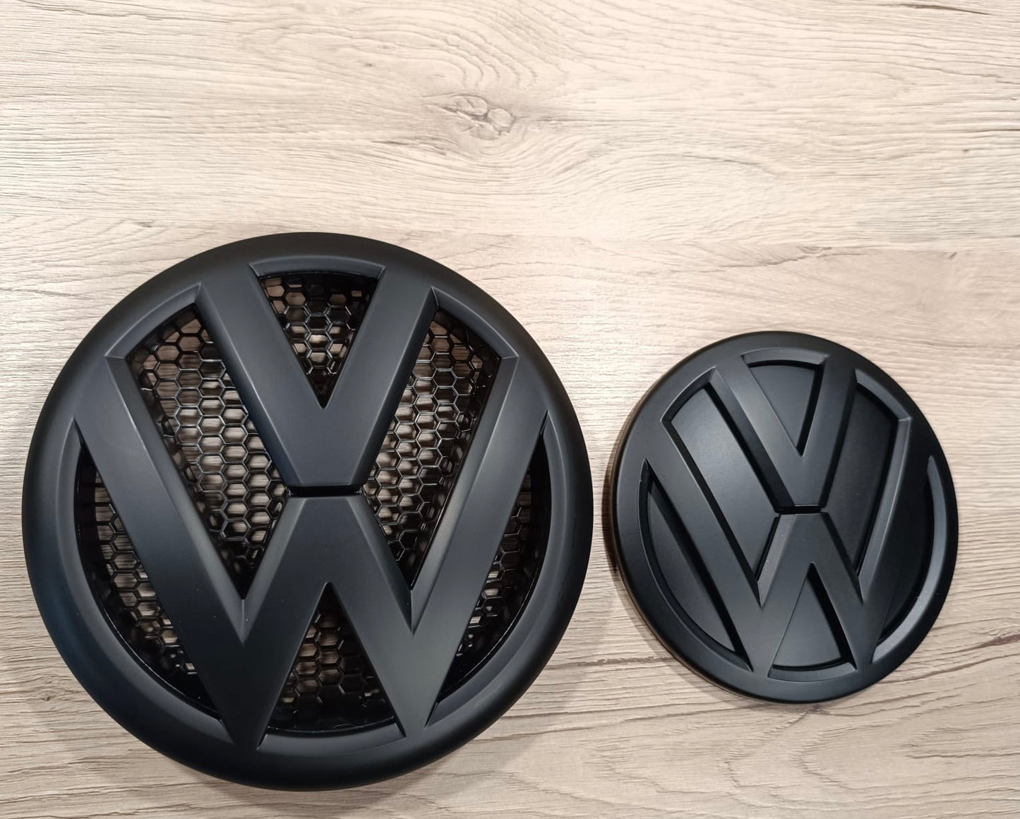 VW T5 Facelift Emblem-Set Schwarz matt